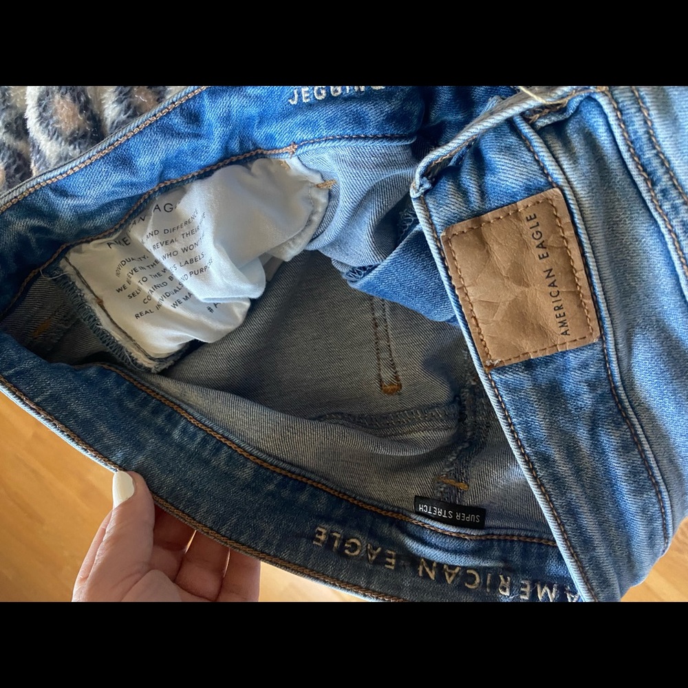 American eagle  distressed( jeggin )skinny jeans